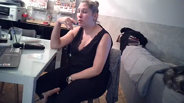 Snapshot of Chatonne69 chatting on 12/24/24, 04:44 Chatonne69 online show from 12/24/24, 04:44