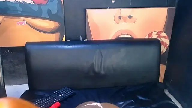 Snapshot of Ebonycutiex chatting on 10/27/25, 12:20 Ebonycutiex online show from 10/27/25, 12:20