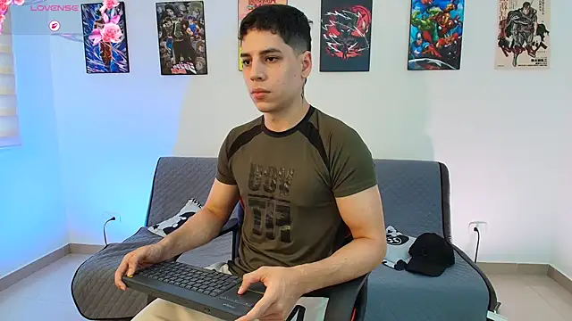 jonathanjoestar  online show from 04/15/26, 09:48