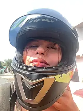 Snapshot of lalilamassu1 chatting on 02/04/25, 02:21 lalilamassu1 online show from 02/04/25, 02:21