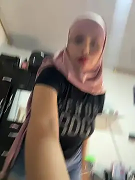 Snapshot of lalilamassu1 chatting on 02/20/25, 02:35 lalilamassu1 online show from 02/20/25, 02:35