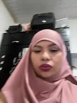 Snapshot of lalilamassu1 chatting on 03/11/25, 04:40 lalilamassu1 online show from 03/11/25, 04:40