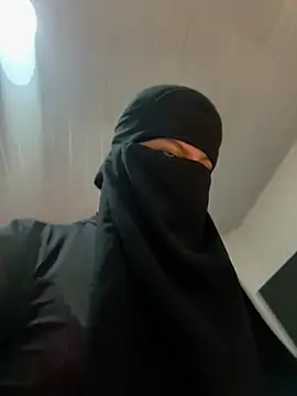 Snapshot of lalilamassu1 chatting on 03/21/25, 04:40 lalilamassu1 online show from 03/21/25, 04:40