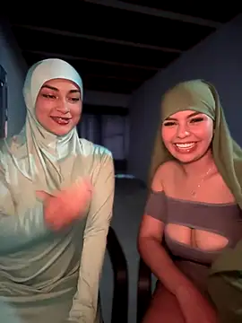 Snapshot of lalilamassu1 chatting on 09/11/25, 10:43 lalilamassu1 online show from 09/11/25, 10:43