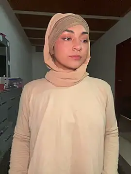 Snapshot of lalilamassu1 chatting on 09/13/25, 11:04 lalilamassu1 online show from 09/13/25, 11:04