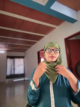 Snapshot of lalilamassu1 chatting on 11/06/25, 06:42 lalilamassu1 online show from 11/06/25, 06:42