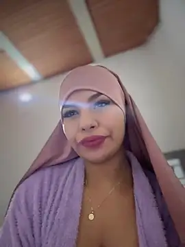 Snapshot of lalilamassu1 chatting on 11/14/25, 12:42 lalilamassu1 online show from 11/14/25, 12:42