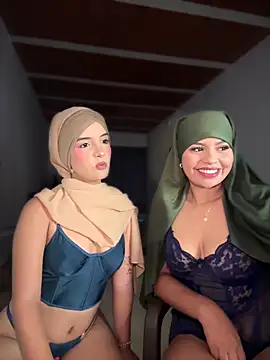 Snapshot of lalilamassu1 chatting on 11/15/25, 10:26 lalilamassu1 online show from 11/15/25, 10:26