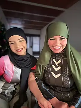 lalilamassu1 online show from 12/17/25, 08:15