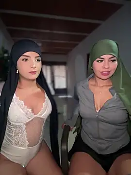 lalilamassu1 online show from 12/19/25, 09:33