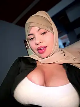 lalilamassu1 online show from 01/18/26, 01:48