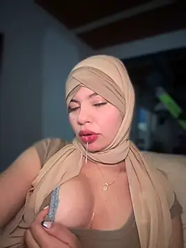 lalilamassu1 online show from 02/12/26, 11:05