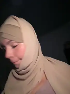 lalilamassu1 online show from 04/10/26, 12:10