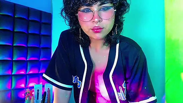 Snapshot of kuromi69 chatting on 02/05/25, 04:27 kuromi69 online show from 02/05/25, 04:27