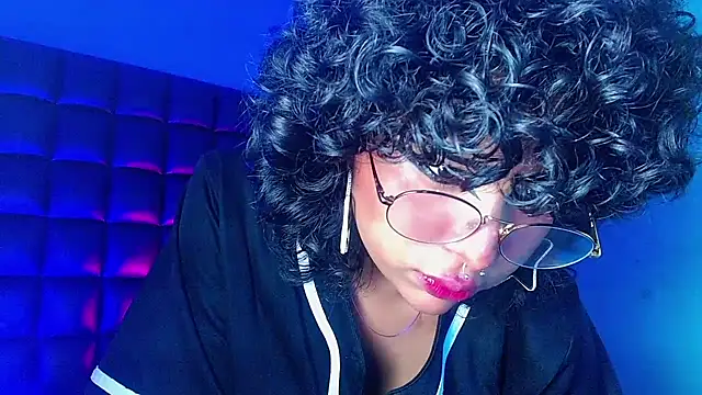 Snapshot of kuromi69 chatting on 03/11/25, 10:51 kuromi69 online show from 03/11/25, 10:51