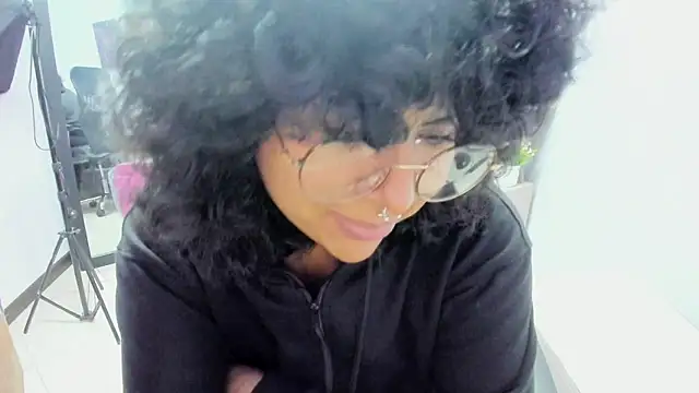 Snapshot of kuromi69 chatting on 12/17/25, 03:56 kuromi69 online show from 12/17/25, 03:56