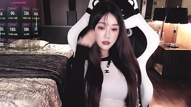 Snapshot of Cartier-__Daji- chatting on 10/26/25, 01:06 Cartier-  Daji- online show from 10/26/25, 01:06