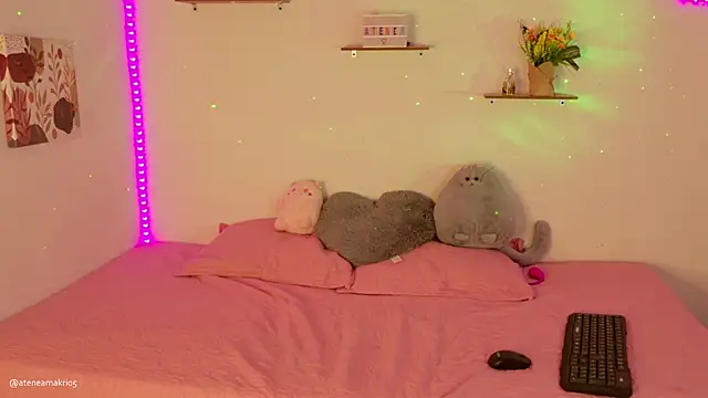 Atenea Makri online show from 02/06/25, 10:00