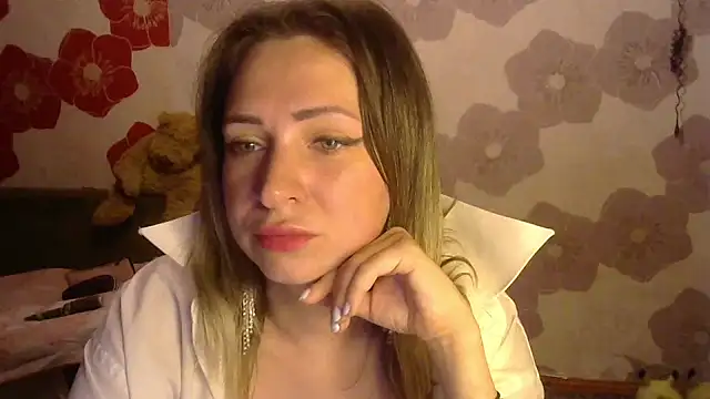 Queen Daenerys online show from 09/15/25, 07:47