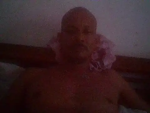 Snapshot of snoppie chatting on 06/06/26, 04:12 snoppie online show from 06/06/26, 04:12