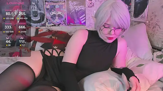 Snapshot of Freezy_Gerda chatting on 10/27/25, 05:28 Freezy Gerda online show from 10/27/25, 05:28