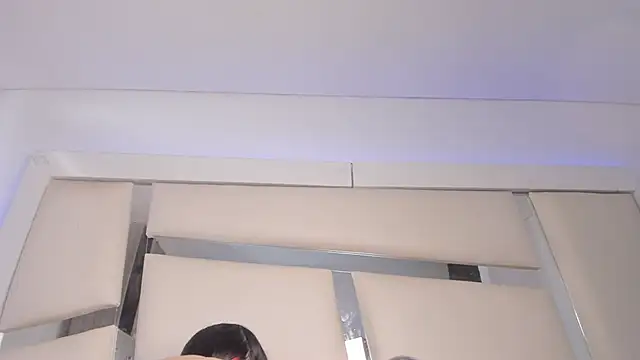 chrystal js online show from 02/20/25, 04:14