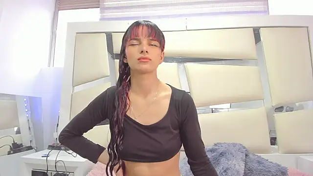 chrystal js online show from 03/18/25, 01:09