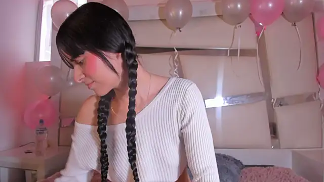 chrystal js online show from 10/15/25, 01:55