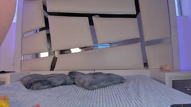 chrystal js online show from 03/09/26, 01:15