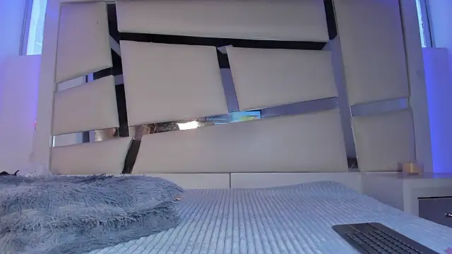 chrystal js online show from 03/16/26, 01:15