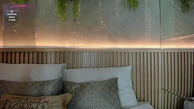 Lana Lann online show from 12/21/25, 12:12