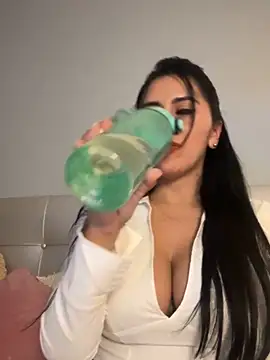 Snapshot of tamara_jay chatting on 01/27/25, 12:37 tamara jay online show from 01/27/25, 12:37