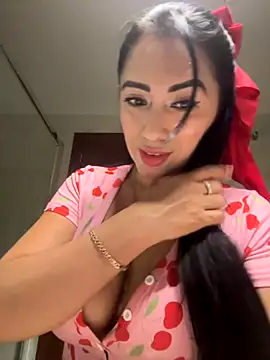 Snapshot of tamara_jay chatting on 09/21/25, 10:11 tamara jay online show from 09/21/25, 10:11