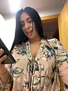 Snapshot of tamara_jay chatting on 10/17/25, 09:45 tamara jay online show from 10/17/25, 09:45