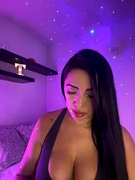 Snapshot of tamara_jay chatting on 10/29/25, 02:03 tamara jay online show from 10/29/25, 02:03