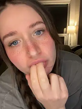 nerdynina online show from 04/23/26, 03:08