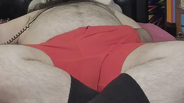 Snapshot of Dominant_BEAR chatting on 12/20/25, 02:35 Dominant BEAR online show from 12/20/25, 02:35