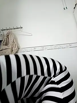    Erin    online show from 09/30/25, 03:55