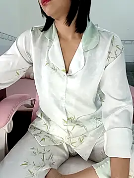    Erin    online show from 12/22/25, 02:47