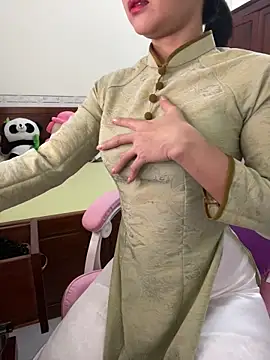    Erin    online show from 04/24/26, 02:14