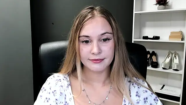 Snapshot of kitty_valeria chatting on 07/05/26, 01:40 kitty valeria online show from 07/05/26, 01:40