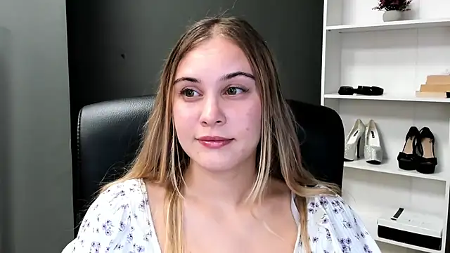 Snapshot of kitty_valeria chatting on 07/27/26, 09:11 kitty valeria online show from 07/27/26, 09:11