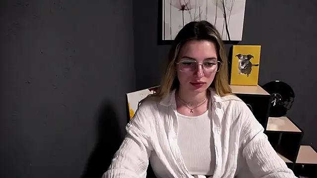 Snapshot of lady_olivia_ chatting on 05/18/26, 12:11 lady olivia online show from 05/18/26, 12:11