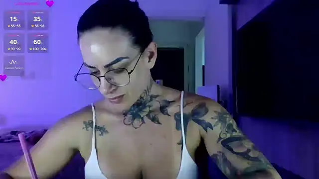 YasmimBrasil online show from 10/28/25, 09:17