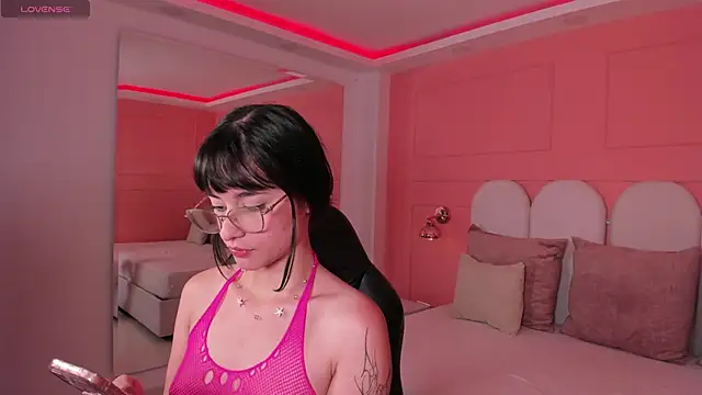 emilly williams  online show from 12/09/24, 08:01