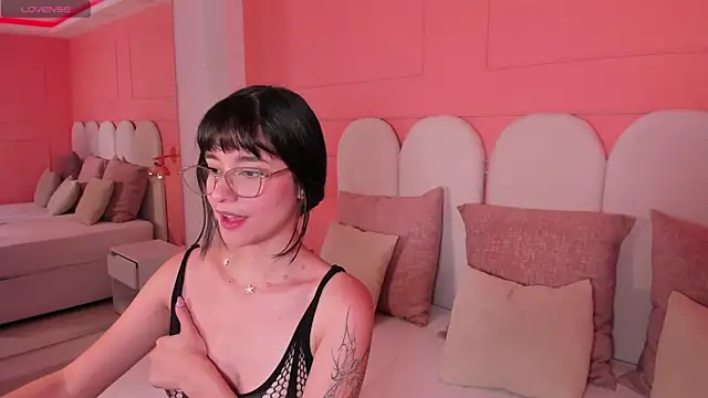 emilly williams  online show from 12/19/24, 08:13