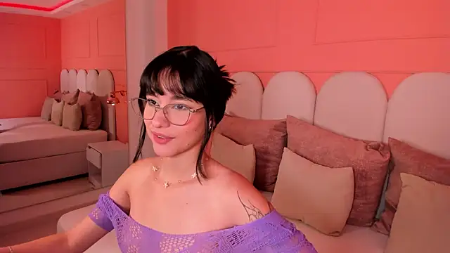 emilly williams  online show from 02/17/25, 05:10