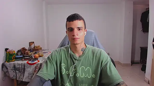 Snapshot of Balo_lovers chatting on 01/25/25, 08:21 Balo lovers online show from 01/25/25, 08:21