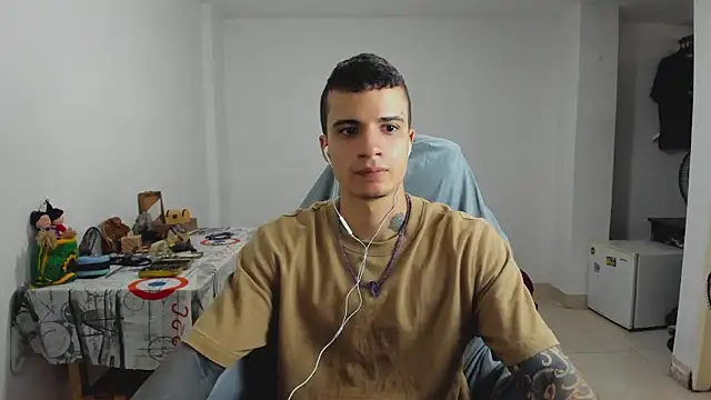 Snapshot of Balo_lovers chatting on 01/28/25, 04:08 Balo lovers online show from 01/28/25, 04:08