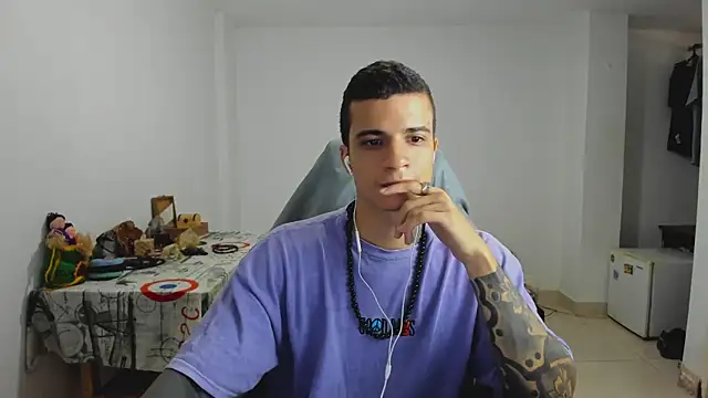 Snapshot of Balo_lovers chatting on 02/05/25, 05:20 Balo lovers online show from 02/05/25, 05:20